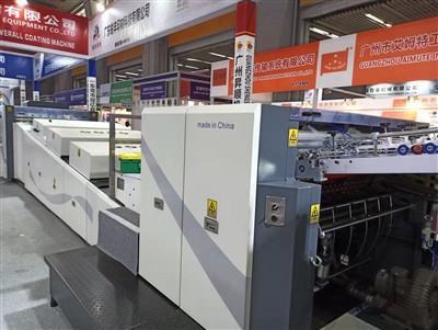 Машина за UV точково лакиране показва при печат в Южен Китай